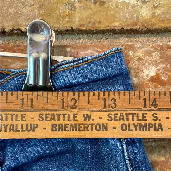 Old Navy Blue Ankle Cropped Jeans with Raw Hems - Picture 3 of 9